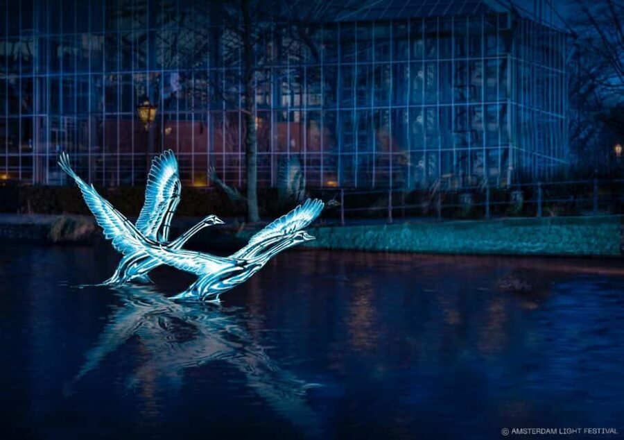 Amsterdam: Light Festival Boat+Unlimit.Drinks & Snack Option - How warm you’ll actually be: blankets, (half) covered seating, and winter gear