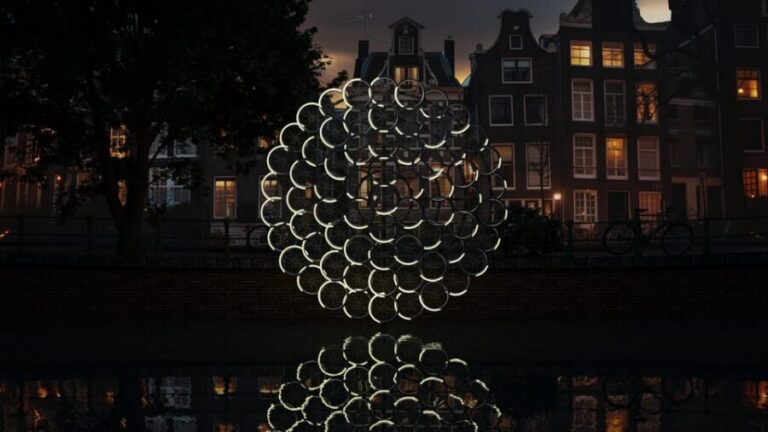 Amsterdam: Light Festival Canal Cruise w/Snack and Hot Drink - Electric boats, open-or-covered comfort, and why the views still feel close