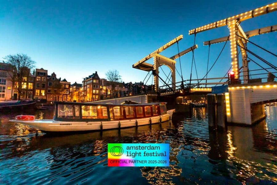 Amsterdam: Light Festival Cruise + Stroopwafel & Hot Choco - Key things you’ll notice right away