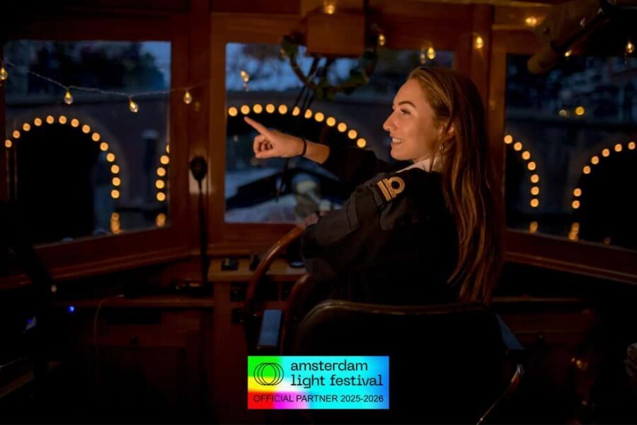 Amsterdam: Light Festival Heated Cruise + Hot Choco + Snack - Live English commentary: fun facts and a warmer ride (with real crew vibes)