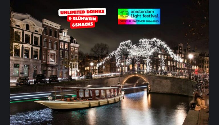 Amsterdam: Light Festival Heated Cruise + Unl Drinks & Snack - Boat comfort: warm inside, views outside