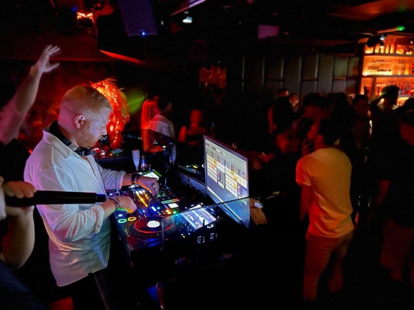 Amsterdam: Ludwig's Red Light Pub Crawl with VIP Club Entry - Price and Value: Why $32 Can Make Sense in Amsterdam