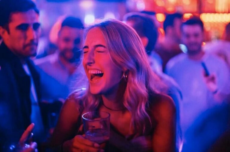 Amsterdam: Ludwig's Red Light Pub Crawl with VIP Club Entry - The 4-Hour Plan: 5 Bars Plus VIP Club Entry