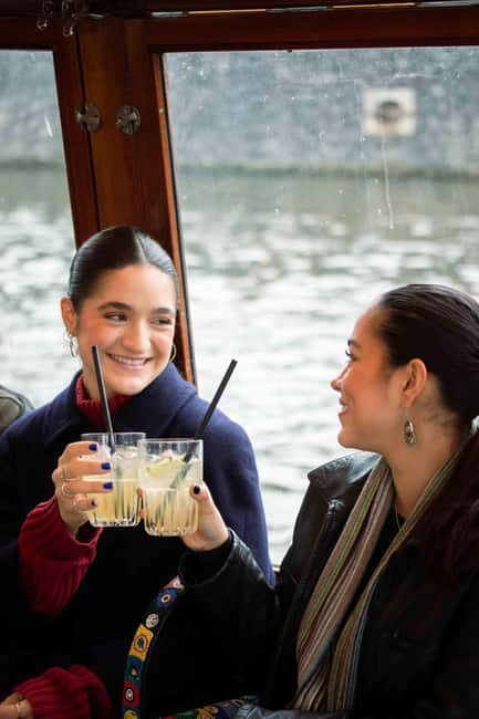 Amsterdam: Luxury Saloon Boat Cruise with Cocktails & Waffle - Weather-proofing: open or closed boat, plus blankets