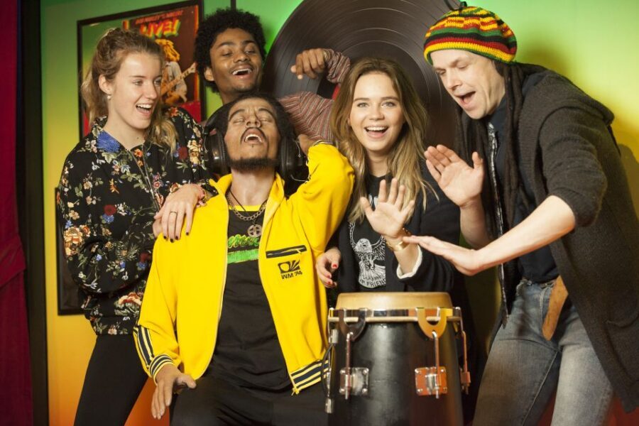 Amsterdam: Madame Tussauds & Amsterdam Dungeon Combo Ticket - Live performances: when scares turn into laughs