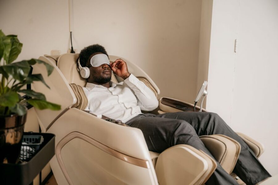 Amsterdam: Massage Session - The 8D audio headset: why this feels more than a chair in an ad