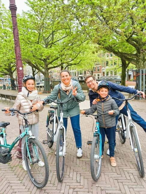 Amsterdam: Off the Beaten Path Bike Tour in French - Bikes, comfort, and small details that make a big difference