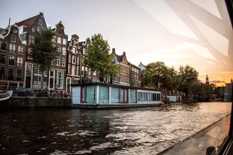 Amsterdam: Original Pizza Dinner Cruise + Unlimited Drinks - Should you book this pizza dinner cruise?