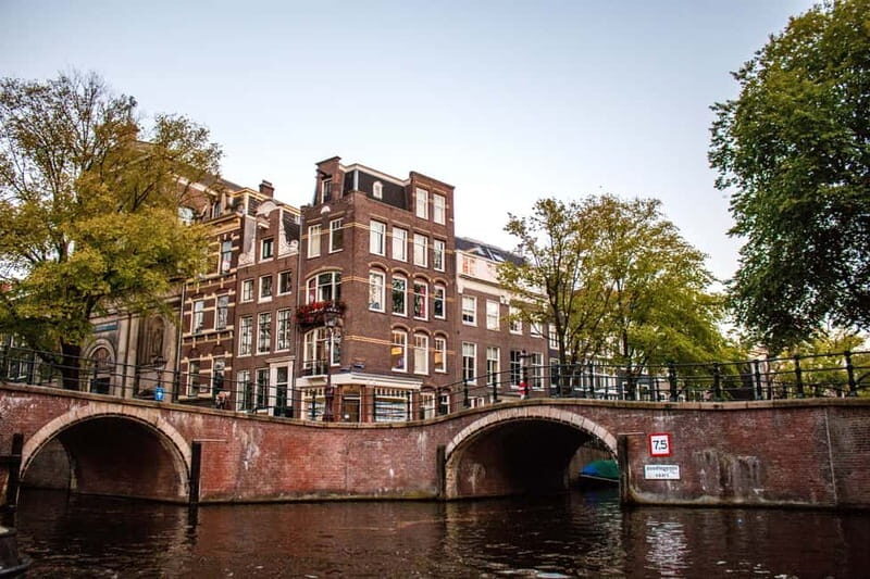 Amsterdam: Original Pizza Dinner Cruise + Unlimited Drinks - FAQ