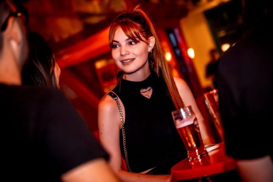Amsterdam: Original Pub Crawl Party with VIP Entrance - FAQ