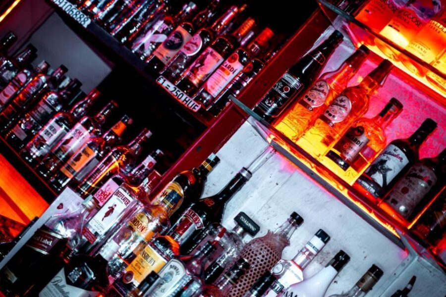 Amsterdam: Original Pub Crawl Party with VIP Entrance - Meeting at Generator Hostel Bar: the fastest way to get your night started