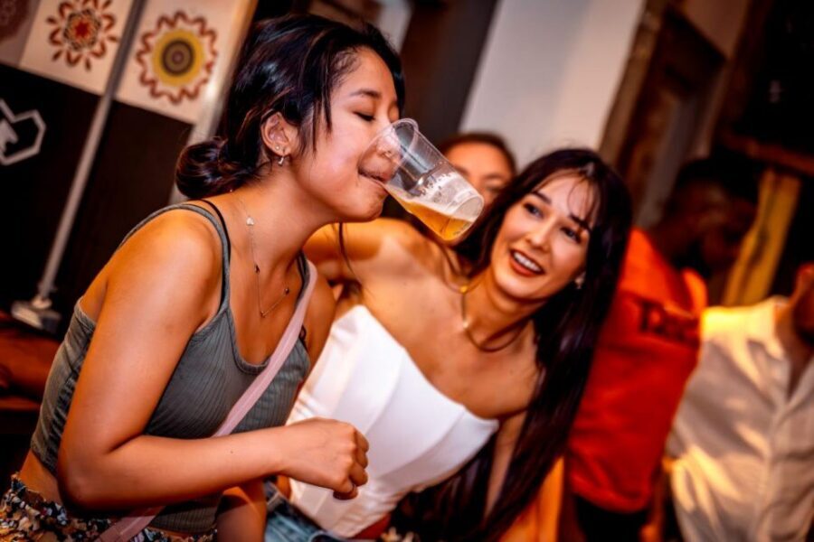 Amsterdam: Original Pub Crawl Party with VIP Entrance - Live music, games, and the part where you meet people