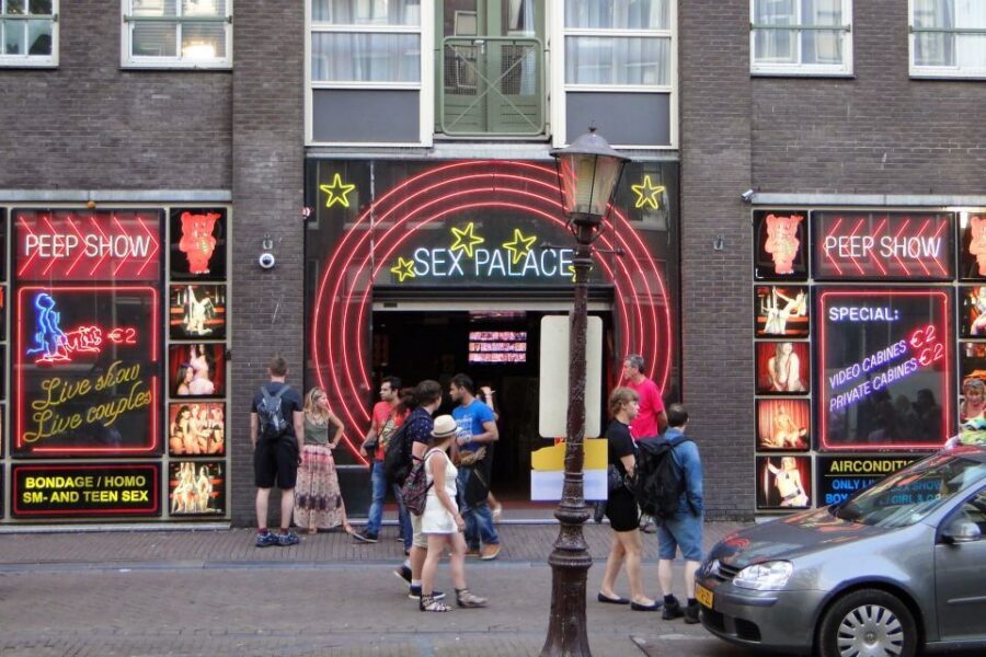 Amsterdam: Red Light District and Local Pub Tour - The Narrow Streets Moment You’ll Keep Thinking About