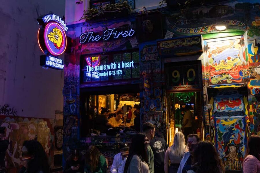 Amsterdam: Red Light District Tour in DE/EN/IT/ES/FR - Who should book this, and who should skip it