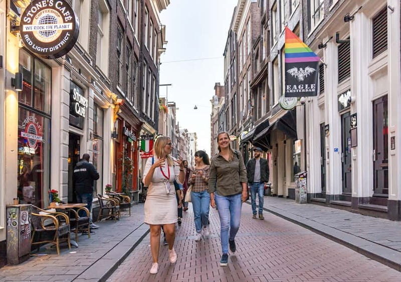 Amsterdam: Red Light District Tour in DE/EN/IT/ES/FR - Amsterdam Centraal and Chinatown: the neighborhood context shift