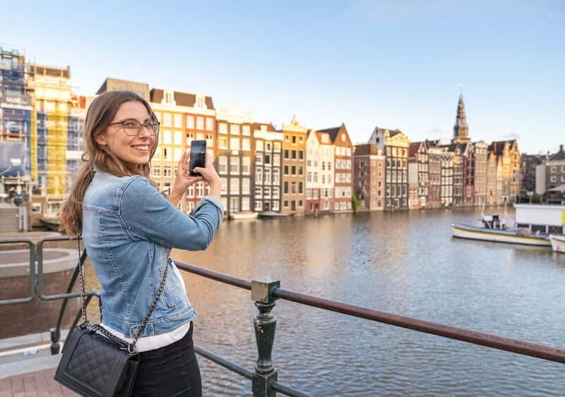 Amsterdam: Red Light District Tour in DE/EN/IT/ES/FR - Coffee shop stop at The Jolly Joker: blessing and curse, with politics included