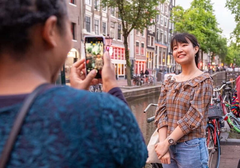 Amsterdam: Red Light District Tour in DE/EN/IT/ES/FR - Price and value: why $28 can actually make sense