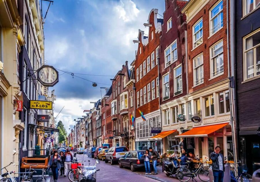 Amsterdam: Red Light District Tour in English or German - The 2-Hour Route You Can Expect: windows, canals, and landmark stops