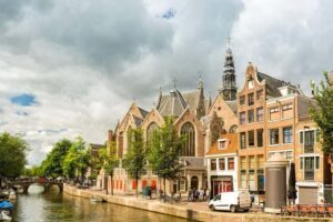 Amsterdam: Red Light District Tour in English or German - The Red Light District Moment: what you’re really seeing in those windows
