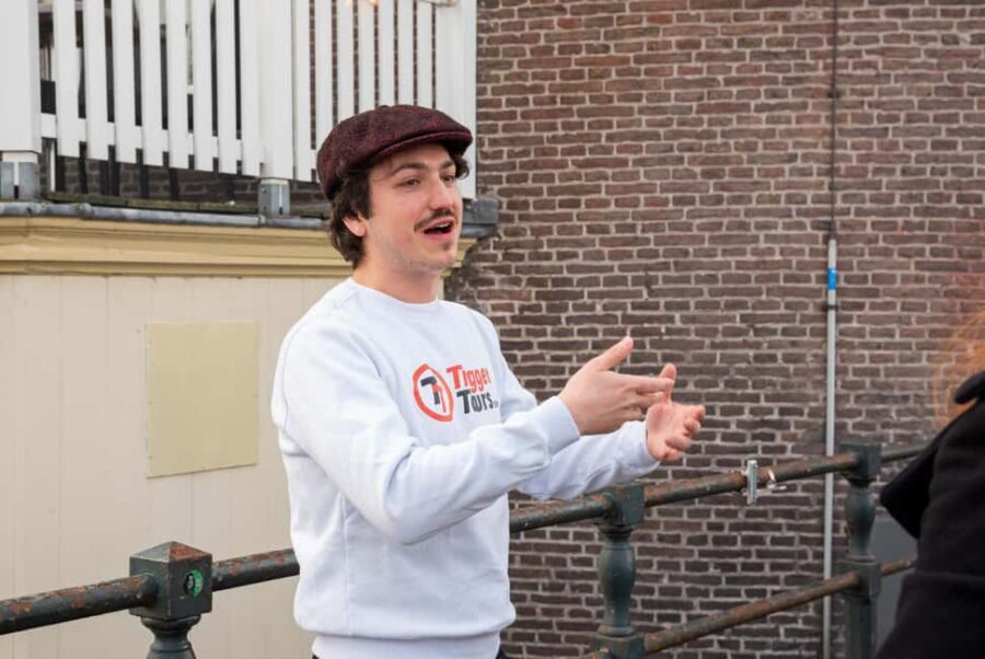 Amsterdam: Red Light District Tour in English or German - Under-the-Radar Context Stops that make the walk feel smarter