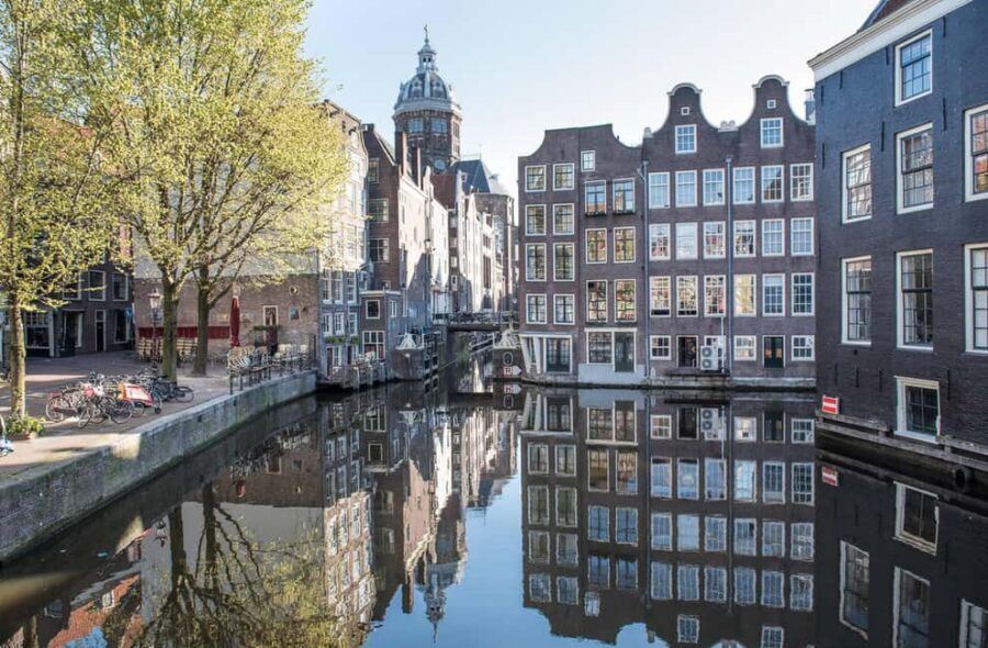 Amsterdam: Red Light District Tour in English or German - Who this tour is for, and who should skip it