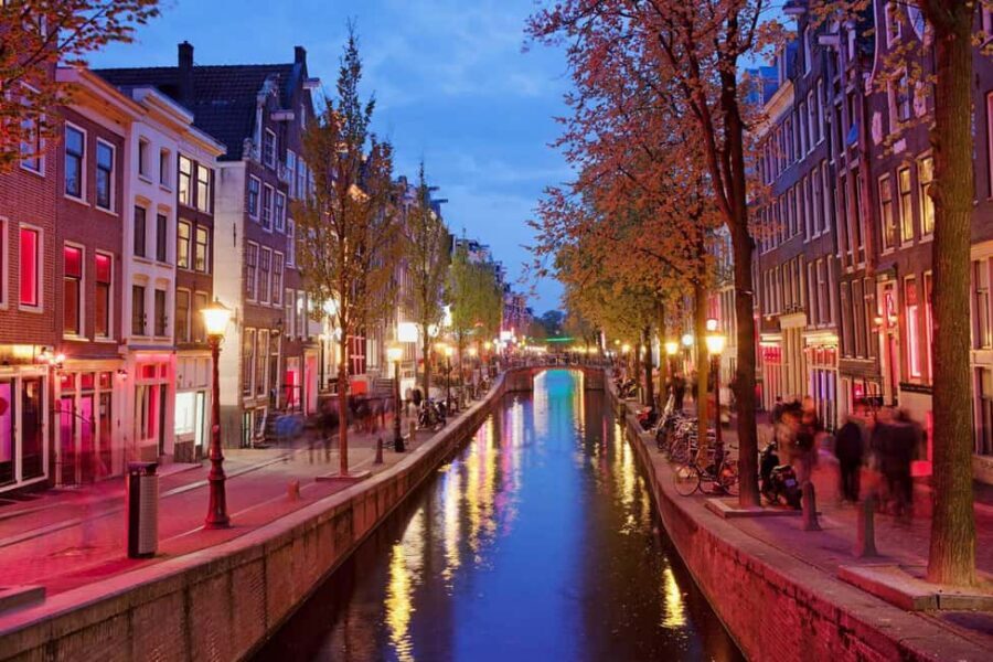Amsterdam: Red Light District Tour in English or German - Should you book the Amsterdam Red Light District tour?