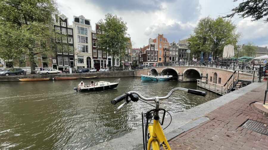 Amsterdam: Relaxed City Highlights Guided Bike Tour - PC Hooftstraat and Magere Brug: Luxury Canals to the Skinny Love Bridge