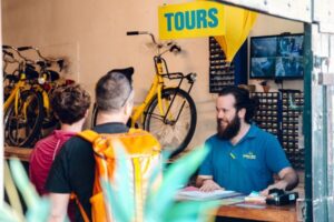 Amsterdam: Relaxed City Highlights Guided Bike Tour - Meeting at Yellow Bike Tours: Set-Up for Staying Together