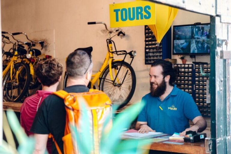 Amsterdam: Relaxed City Highlights Guided Bike Tour - Meeting at Yellow Bike Tours: Set-Up for Staying Together