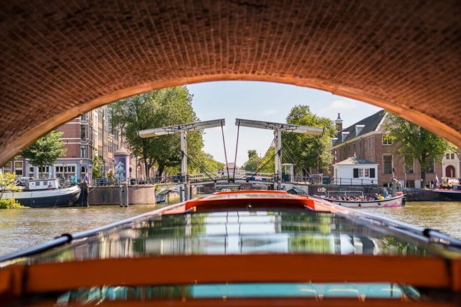 Amsterdam: Rijksmuseum Entry Ticket and Canal Cruise Combo - Crowd and comfort reality check on the boat