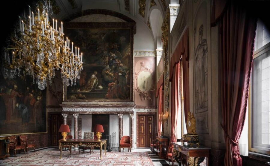 Amsterdam: Royal Palace Entry Ticket + Audio guide - Dutch Golden Age art: what to look for beyond the frame