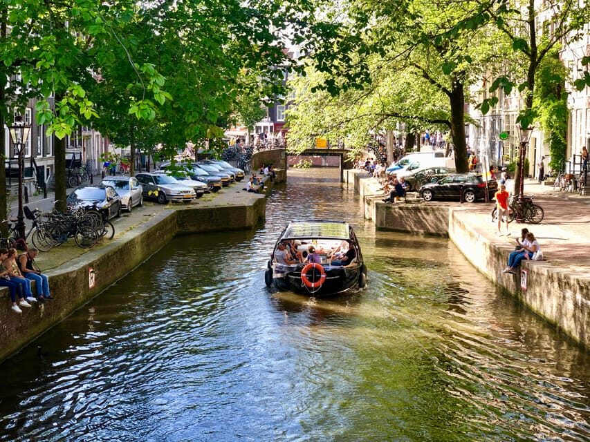 Amsterdam Small Group Canal Cruise inc Snacks/Drinks Winter - FAQ