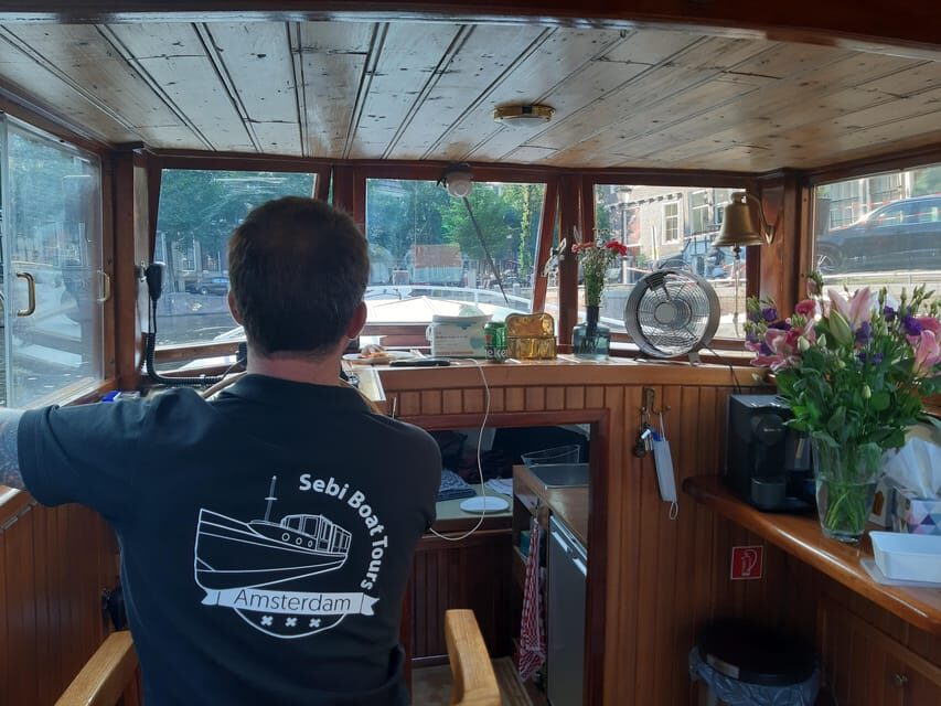 Amsterdam: Small-Group Canal Cruise incl. Drinks and Snacks - Boarding Giuliana: Keizersgracht 196 and That Cozy “You’re Not One of 50” Feeling