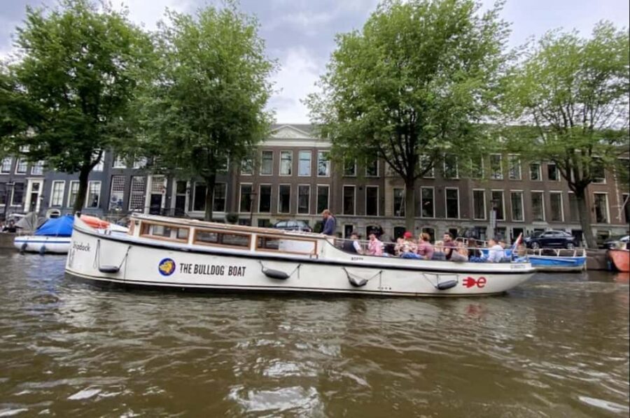 Amsterdam: The Bulldog Boat Smoke-Friendly Cruise & 2 Drinks - Central Station Pickup: How to Find the Boat Without Stress