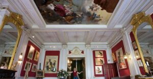 Amsterdam: The Kattenkabinet Cat Museum Entry Ticket - Bob Meijer’s founder story and the cat memorial shrine