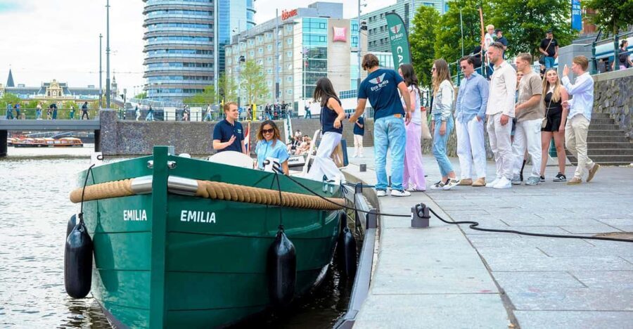Amsterdam: The Newest Canal Cruise with Drink Option - A fast way to see the canal belt without tiring out