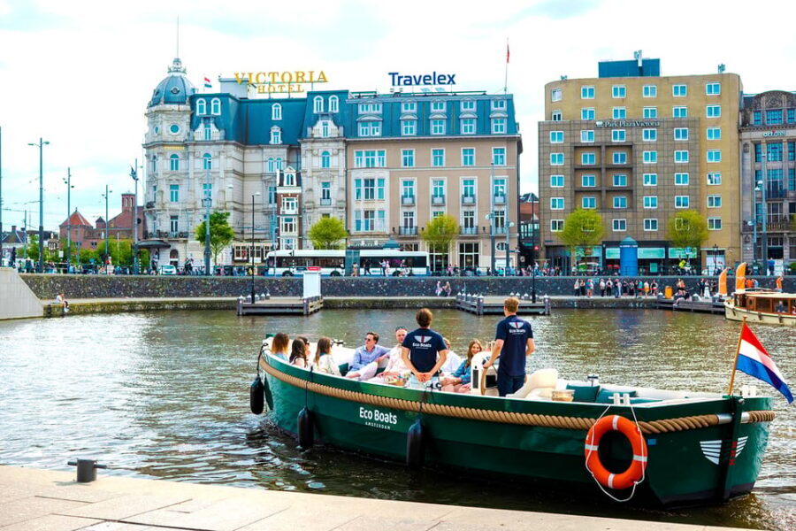 Amsterdam: The Newest Canal Cruise with Drink Option - How to hear the skipper and not miss the best lines