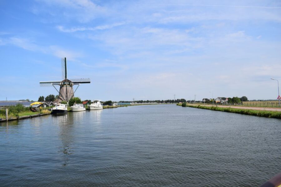 Amsterdam: Tour to Keukenhof Gardens with Windmill Cruise - The Transfer to Keukenhof: Time for the Flower-Region Mood