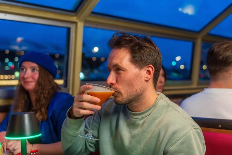 Amsterdam: Unlimited Cocktails Cruise on the Canals - Comfort details: blankets, Wi‑Fi, toilet access, and how to dress for the open deck