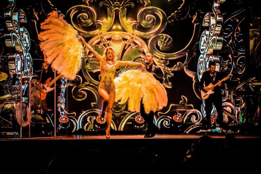 Amsterdam: VEGAS Dinner Show with 3-Course Sharing Menu - Location Near Amsterdam Oost: Easy to Reach, Easy to Time