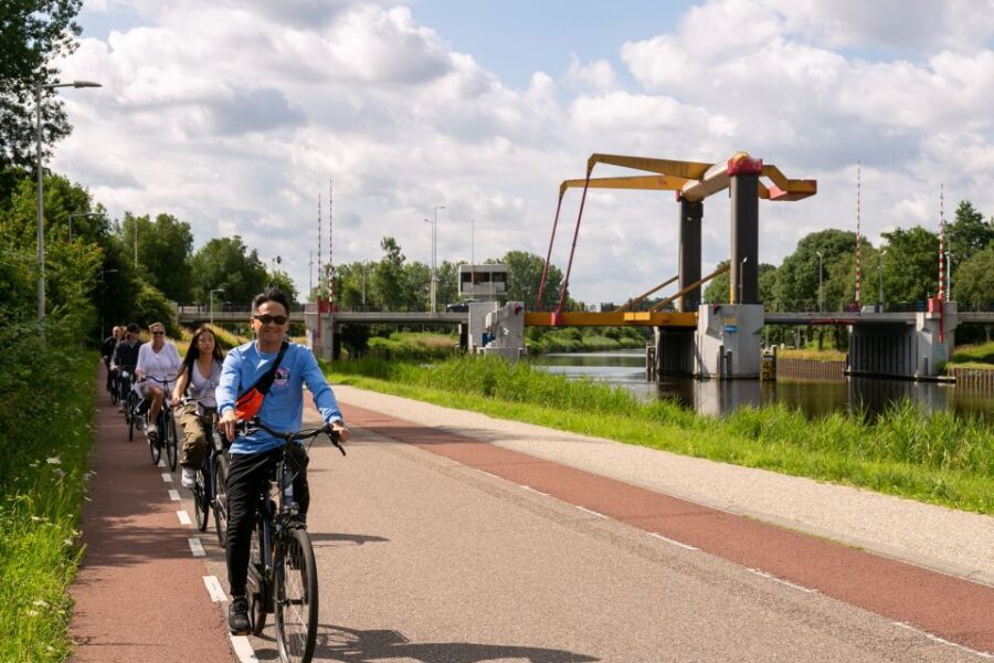 Amsterdam: Windmill, Cheese, and Countryside E-Bike Tour - Monnickendam and Katwoude: Canals, Bridges, and Real Village Edges