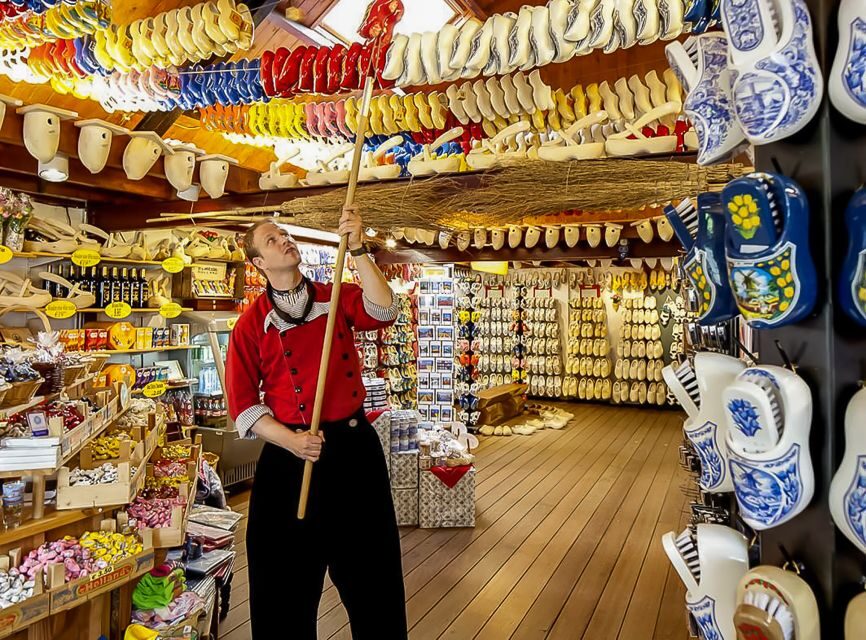 Amsterdam: Zaanse Schans, Edam, Volendam & Marken Bus Tour - Zaanse Schans windmills and 17th-century houses: what to look for