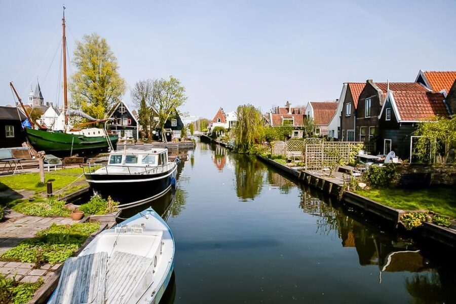 Amsterdam: Zaanse Schans, Edam, Volendam & Marken Bus Tour - Edam and cheese tasting: how to make it worth your calories