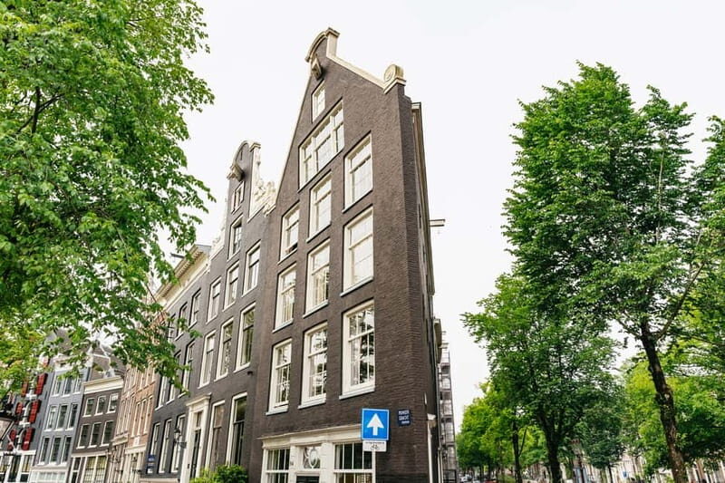 Big Bike tour Amsterdam - See all in 3 unforgettable hours - Artis Zoo and the Maritime Quarter: City Texture in the Final Stretch