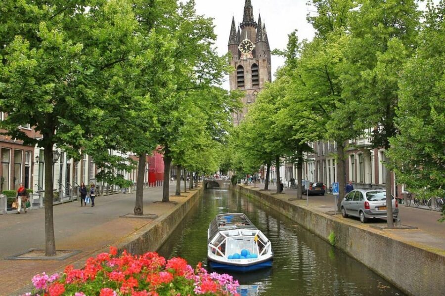 Delft: City Center Walking Tour - Delft City Hall: civic power you can still feel