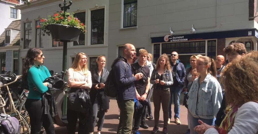 Delft: City Center Walking Tour - Vermeer Centrum Delft: art, place, and a city that produced it