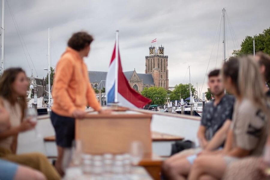 Dordrecht: City Canal Cruise - Entering Dordrecht by boat, starting at Grote Appelsteiger
