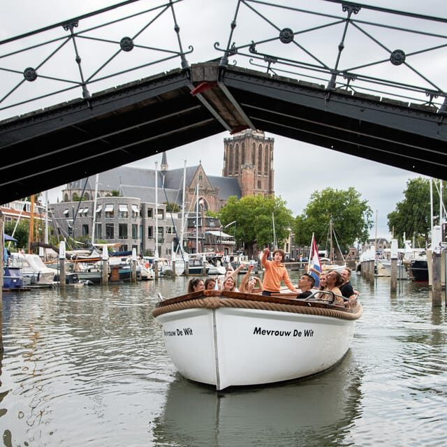 Dordrecht: City Canal Cruise - City Hall and the Great Church: why these views matter