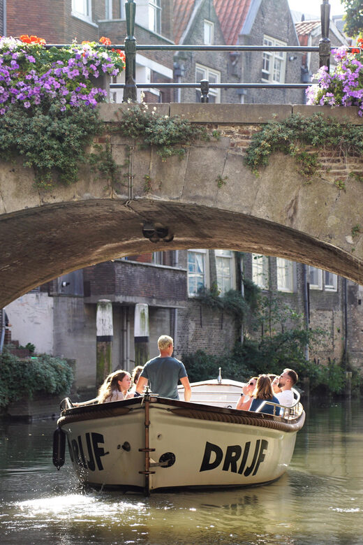 Dordrecht: City Canal Cruise - Drinks onboard: a small upgrade, not a distraction