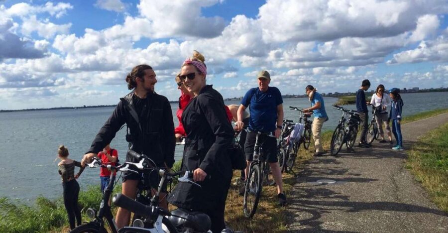 From Amsterdam: Countryside Bike Tour - The halfway pause in Holysloot: where the pie fuels the rest of the ride